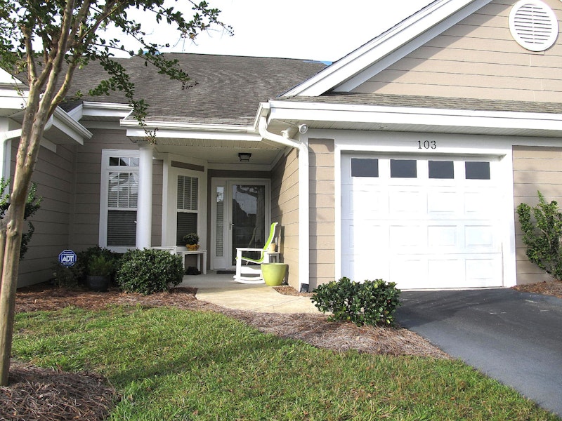 SPACIOUS TOWNHOME LOCATED IN THE LANDINGS AT MITCHELL VILLAGE IN